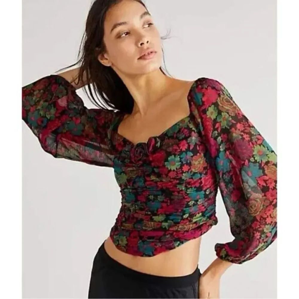 NWOT- Free people- Oh Lala Floral romantic long sleeve Rose crop top- Size small